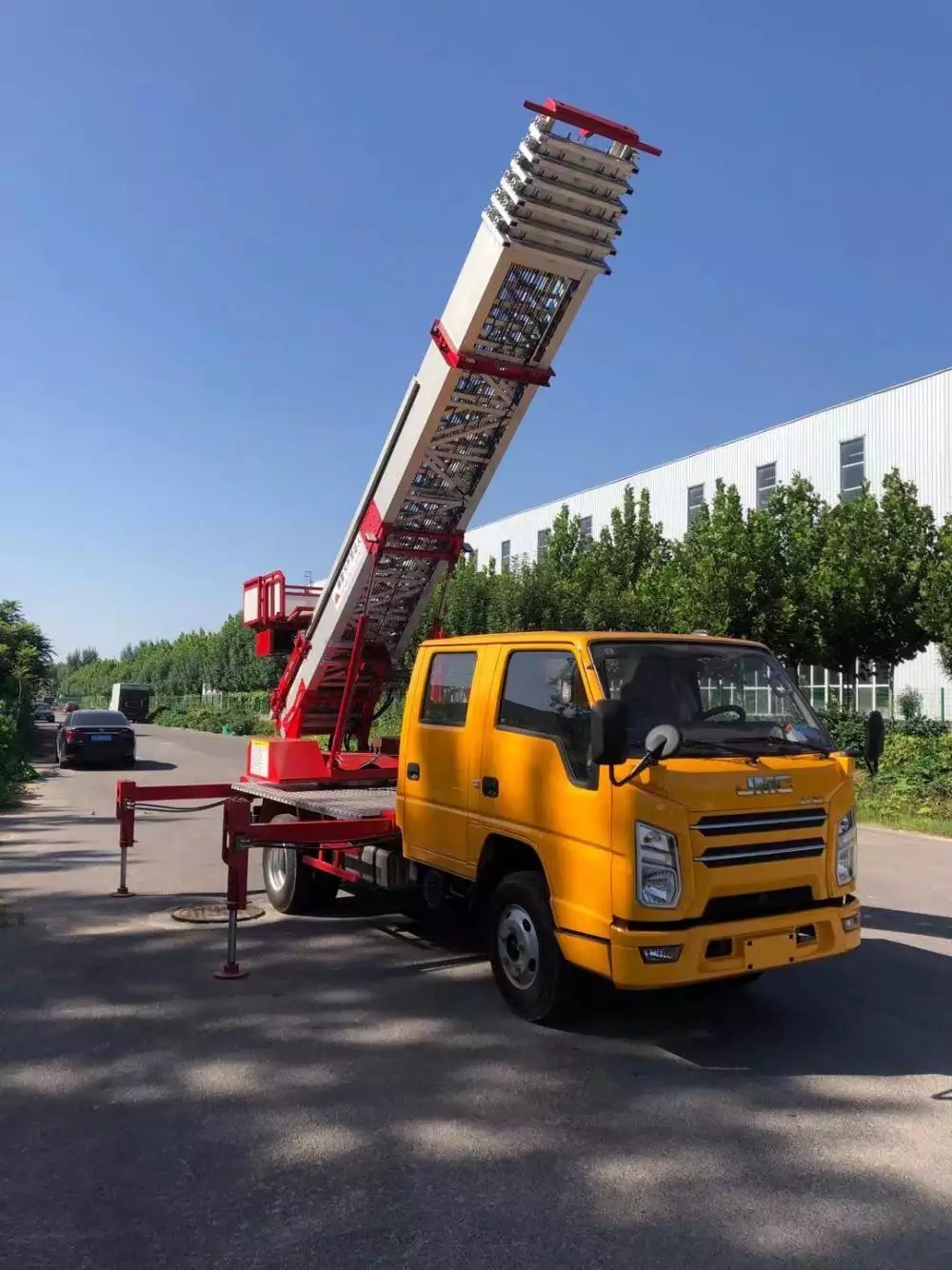 保城镇附近的云梯车出租服务：轻松解决高空作业需求