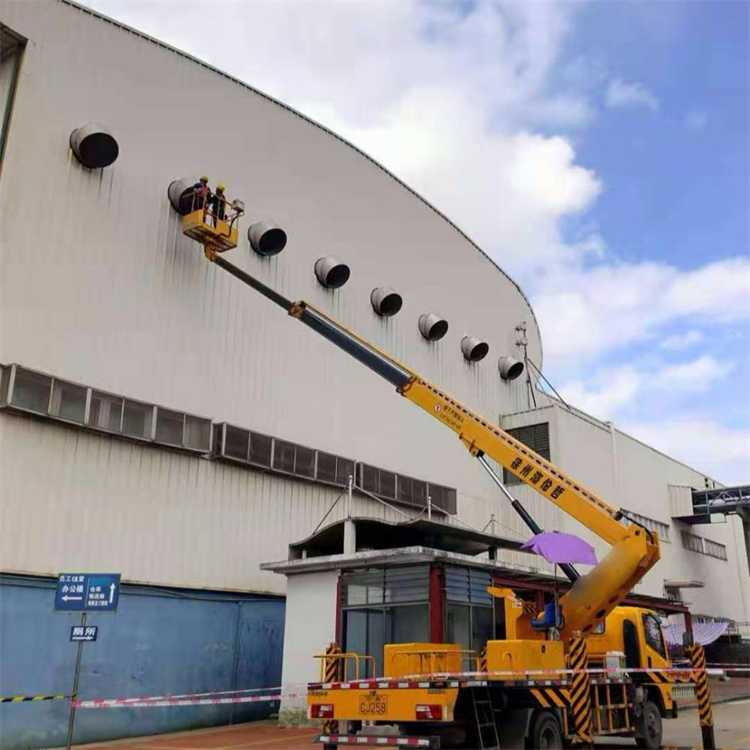 保城镇高空作业车出租服务：专业广告牌安装解决方案