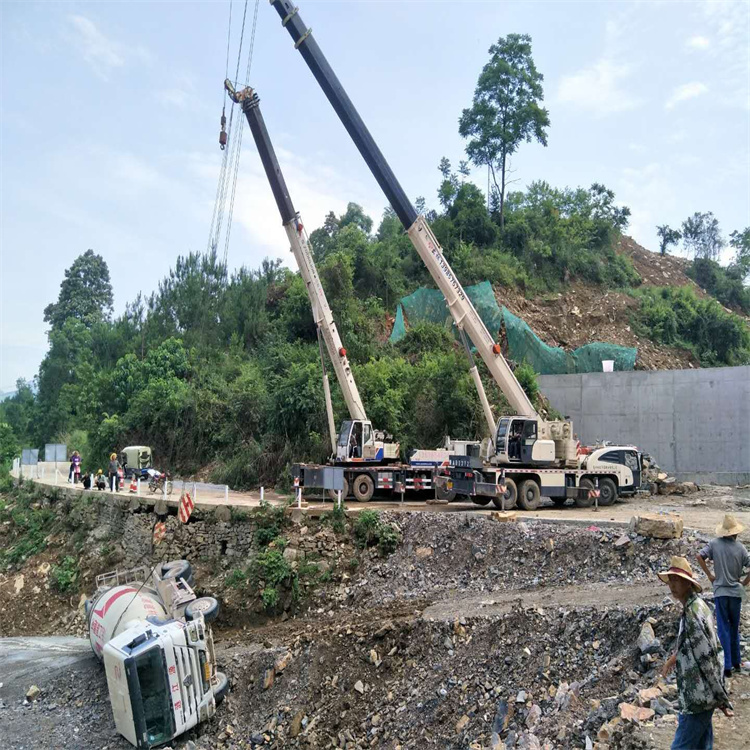 保城镇汽车掉沟里叫吊车救援要多少钱
