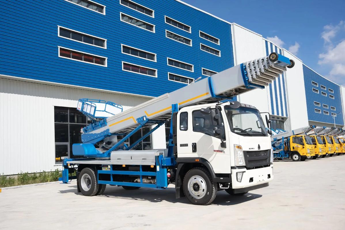 保城镇出租云梯车高空作业车 建筑垃圾搬运